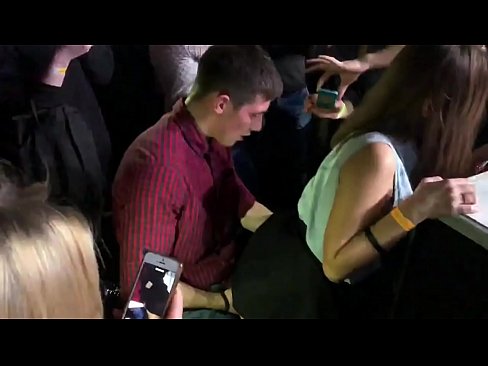 ❤️ Sess reali f'nightclub Russu. Tfajla Russa ta’ 18-il sena fl-anus u l-vaġina fucked f’nightclub Porn biss fil-porn mt.porno-flix.ru ﹏